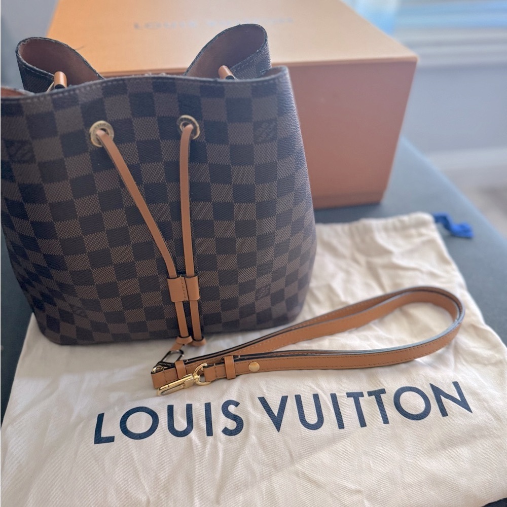 Louis Vuitton NeoNoe MM in damier ebene
